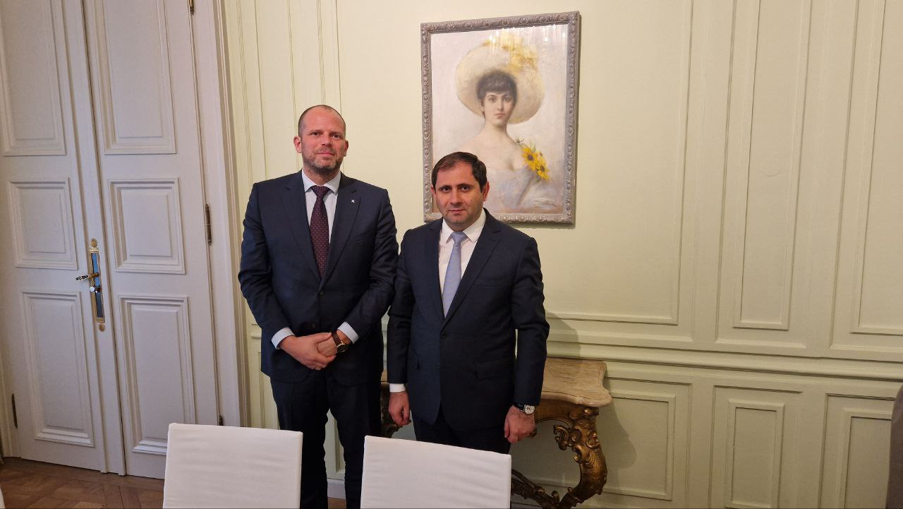 Սուրեն Պապիկյանը հանդիպել է Գերմանիայի պաշտպանության նախարարի հետ