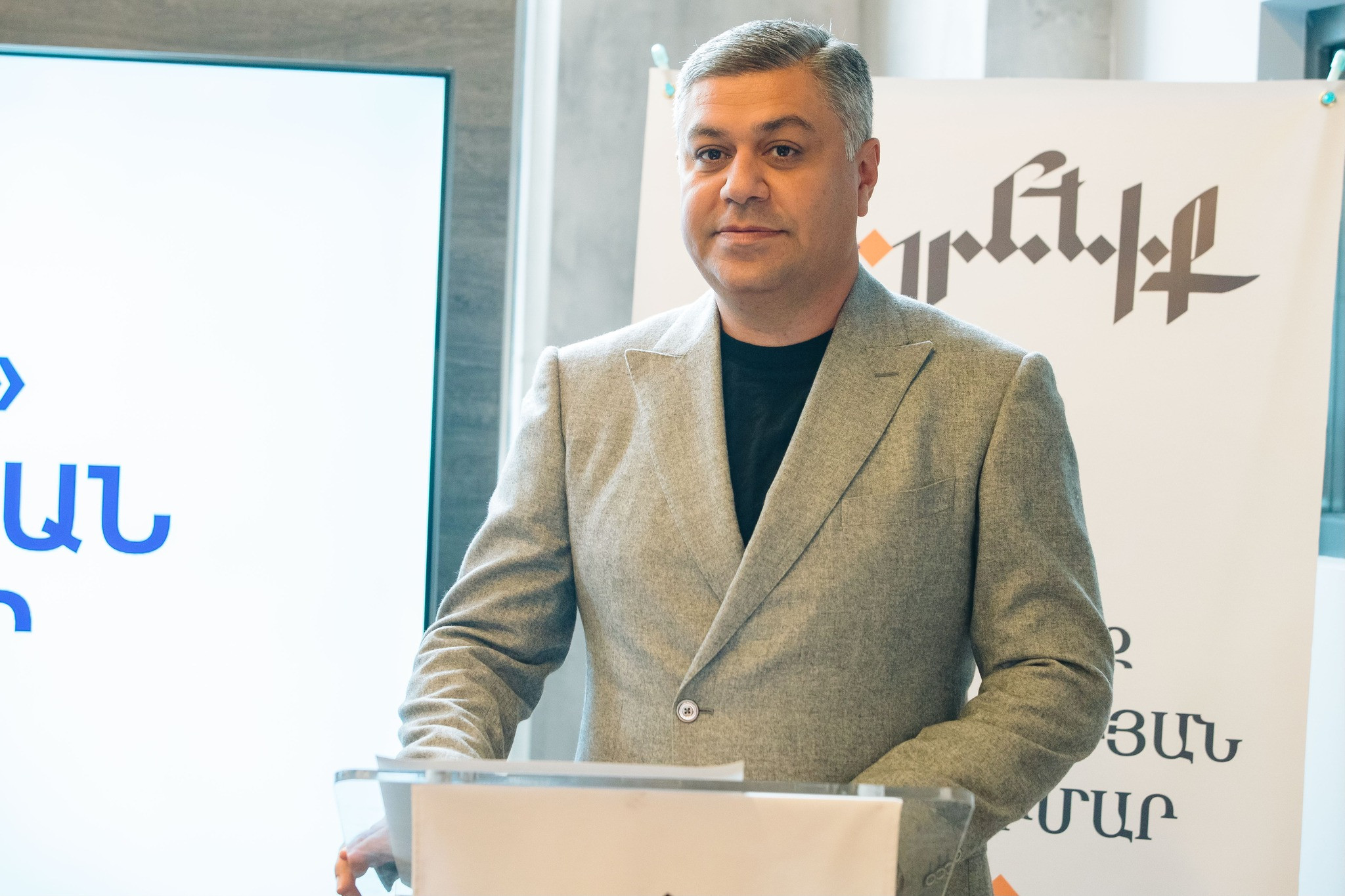 Կայացել է «Հայրենիք» կուսակցության հերթական համագումարը․ կուսակցության նախագահ է վերընտրվել Արթուր Վանեցյանը (լուսանկարներ)