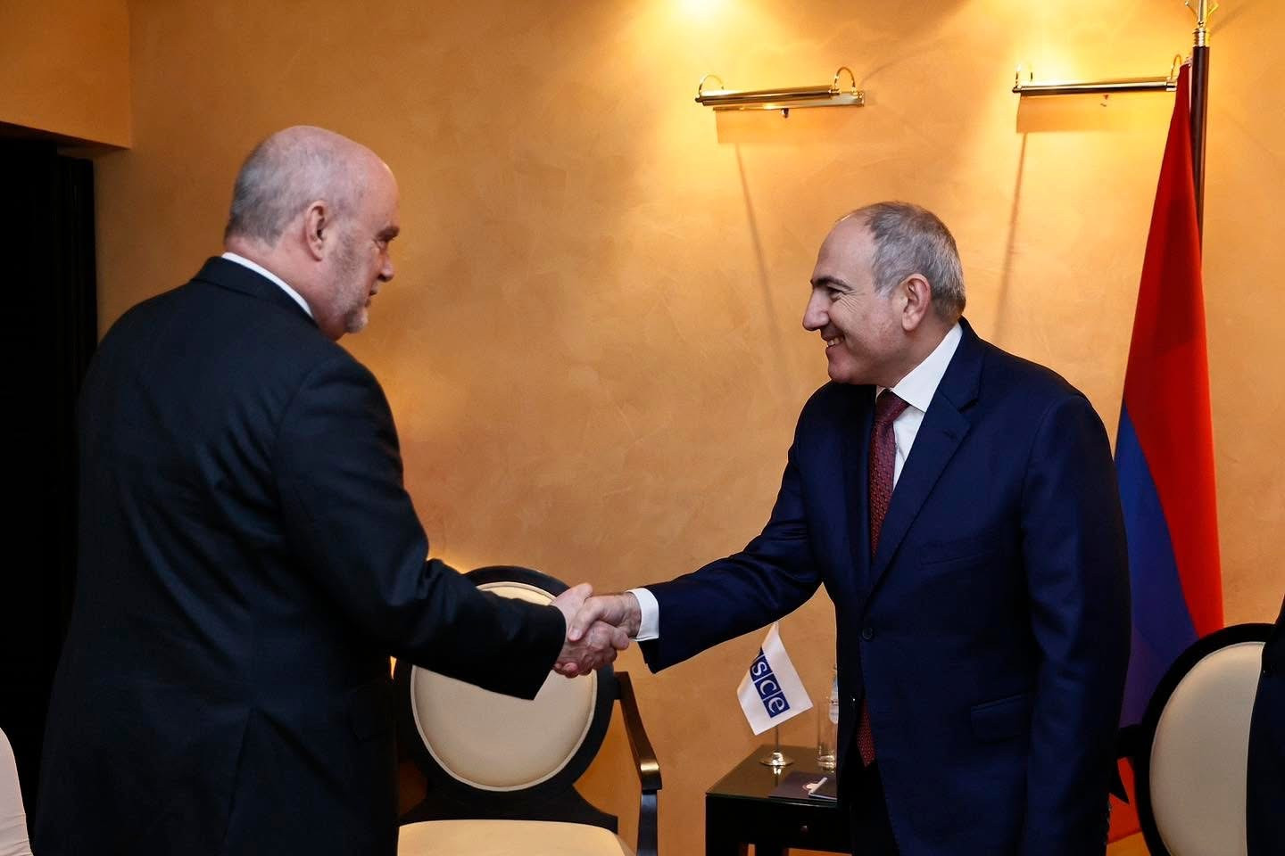 Մյունխենում Փաշինյանը հանդիպում է ունեցել Ֆերիդուն Սինիրլիօղլուի հետ. կարևորվել է խաղաղության գործընթացը