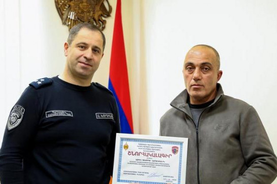 Պարեկային ծառայության պետը շնորհակալագիր է հանձնել բեռնատարի անիվը երթևեկելի գոտուց դուրս բերած վարորդին