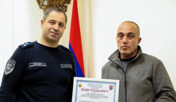 Պարեկային ծառայության պետը շնորհակալագիր է հանձնել բեռնատարի անիվը երթևեկելի գոտուց դուրս բերած վարորդին
