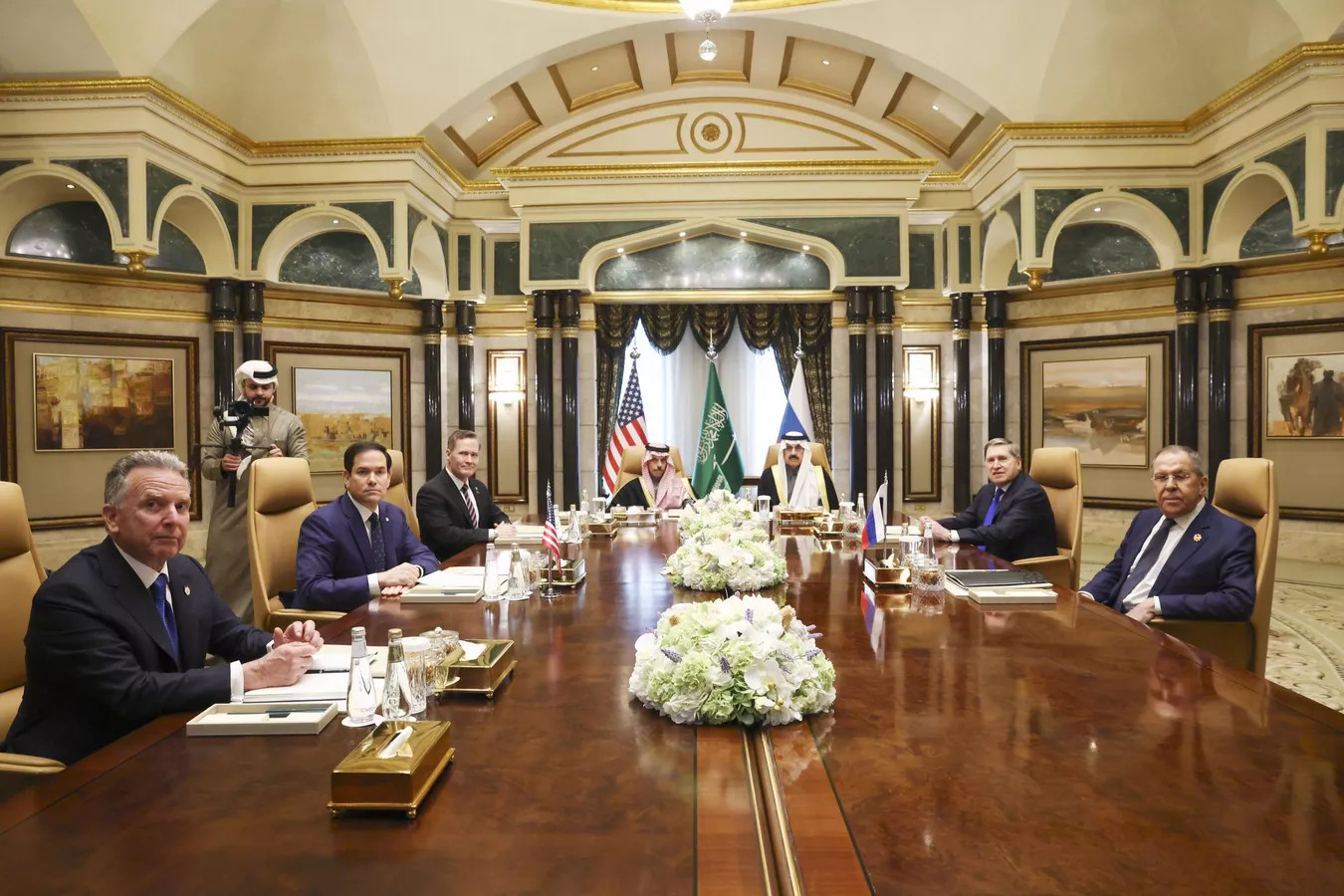 Լավրովն ու Ռուբիոն բանակցությունների Էր Ռիադ են ժամանել նույնանման փողկապներով