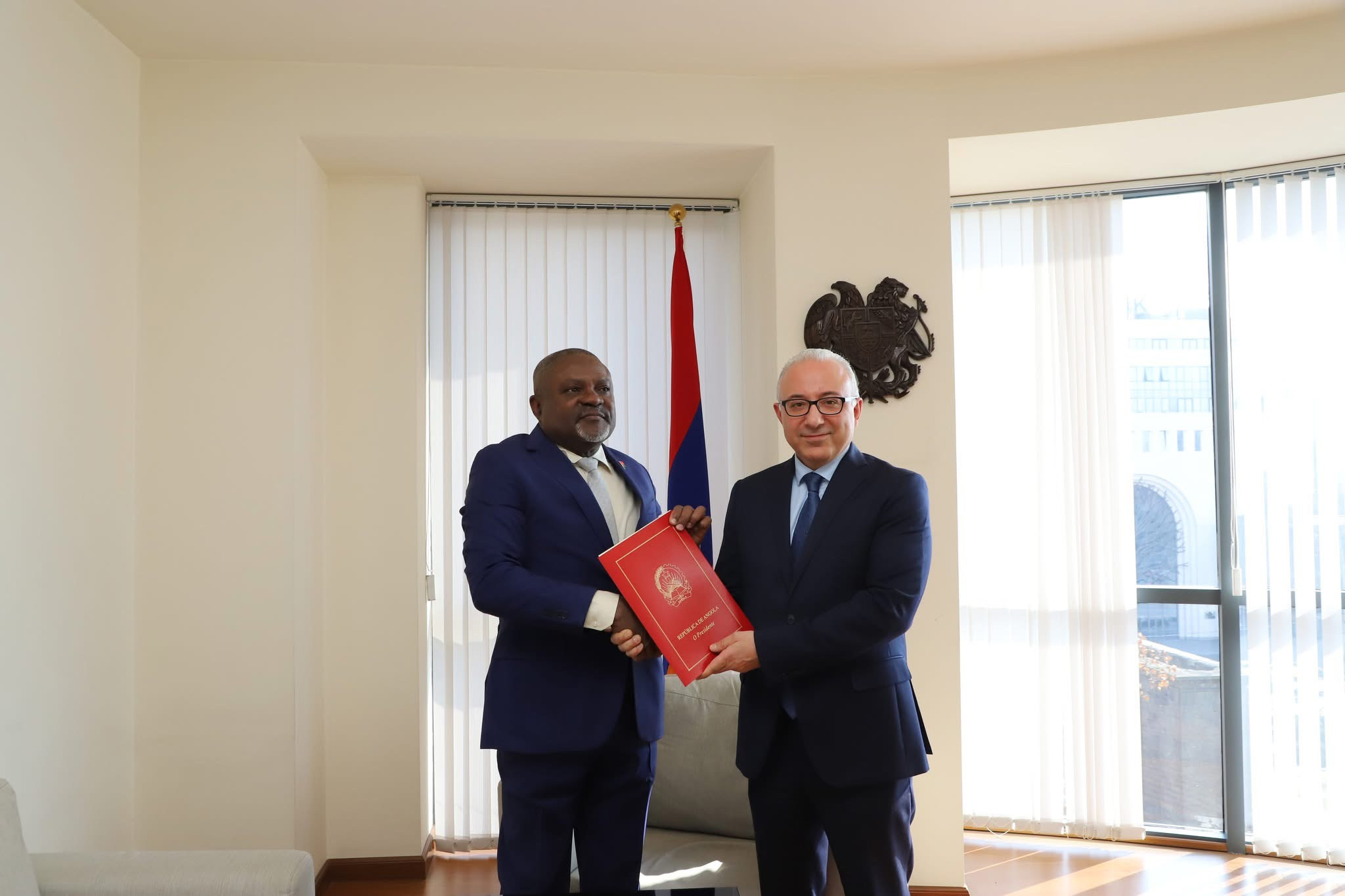 Անգոլայի Հանրապետության նորանշանակ դեսպանն իր հավատարմագրերի պատճենն է հանձնել ՀՀ ԱԳ նախարարի տեղակալին
