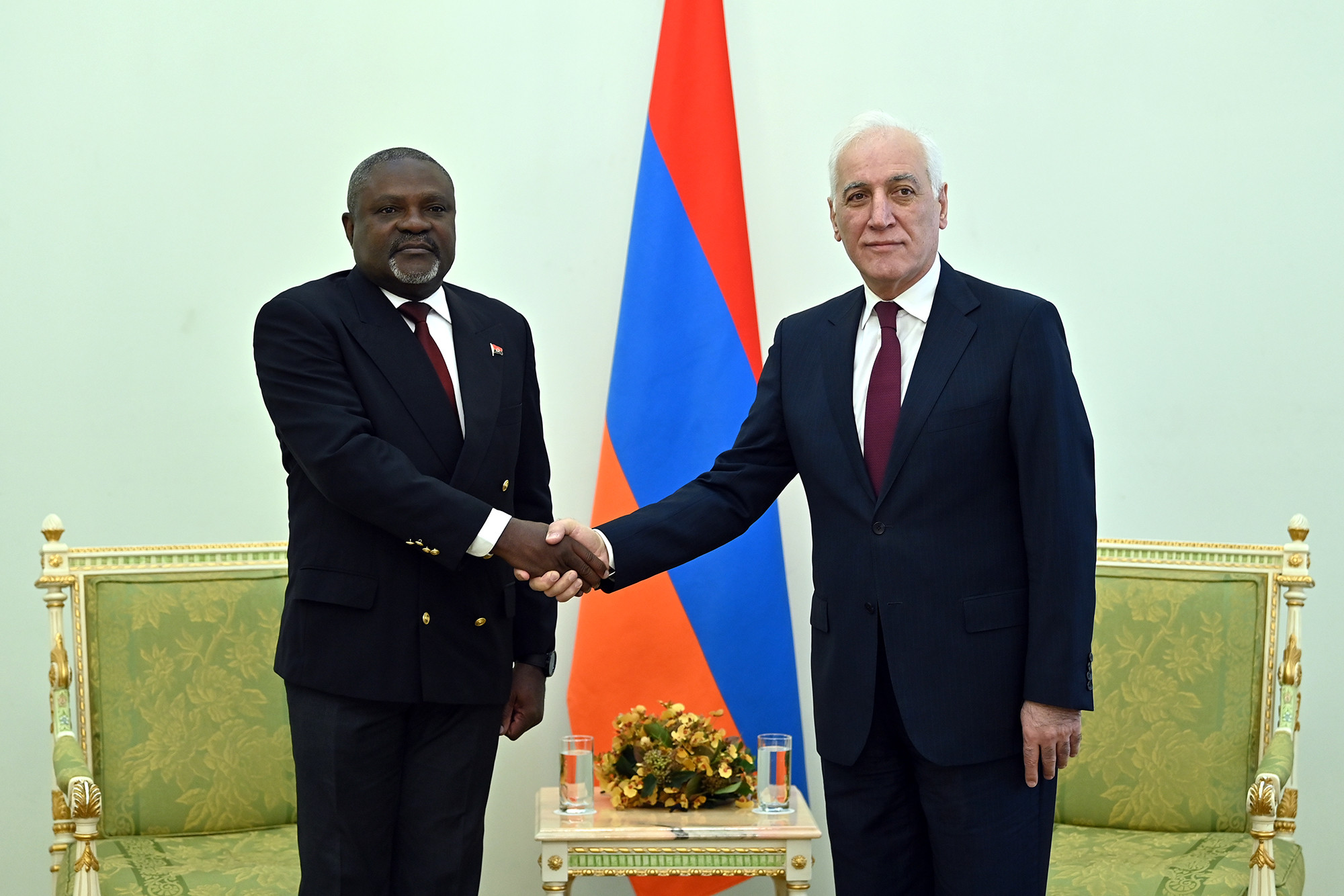 Վահագն Խաչատուրյանին իր հավատարմագրերն է հանձնել Անգոլայի նորանշանակ դեսպանը