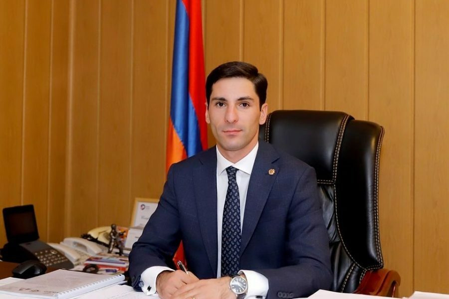 Վեդիի համայնքապետ Գարիկ Սարգսյանի հայրը ոչ սթափ վիճակում մեքենա է վարել․ նրա «Prado»-ն տեղափոխվել է հատուկ տարածք