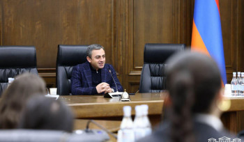 Իշխան Սաղաթելյանը ԱԺ-ում երիտասարդների հետ քննարկել է Ադրբեջանի և Թուրքիայի հետ հարաբերությունների վերաբերյալ առկա ՀՅԴ մոտեցումները