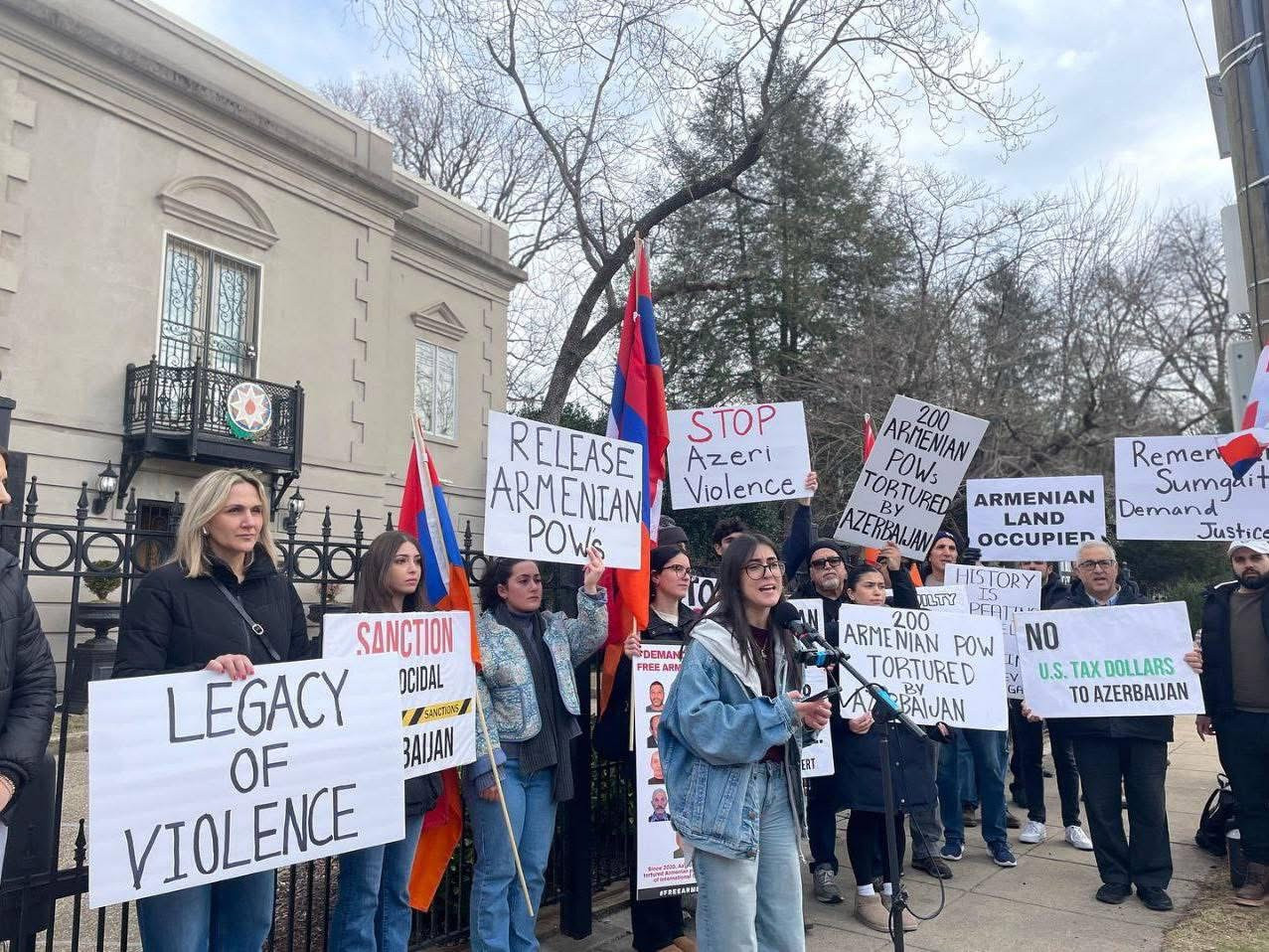 Վաշինգտոնում ՀՅԴ երիտասարդները` հայ համայնքի հետ,  բողոքի ակցիա են կազմակերպել Ադրբեջանի դեսպանատան առջև (լուսանկարներ)