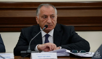 Այդպես էլ որևէ բնակիչ, որևէ համատիրություն նորմալ ձեռնամուխ չեղավ շենքերի շքամուտքերի դիմացի հատվածները մաքրելու․ Կամո Արեյան