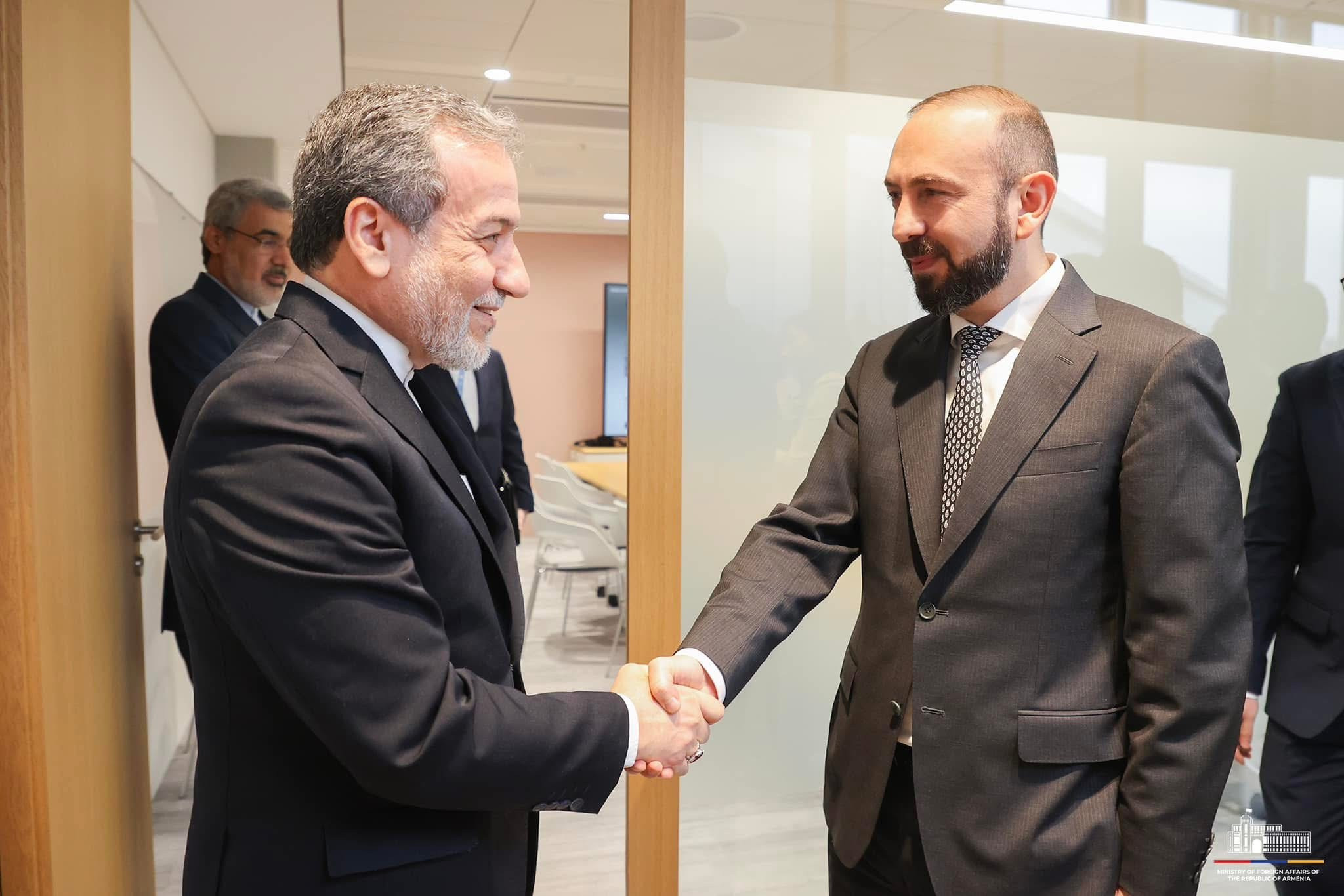 Հայաստանի և Իրանի նախարարները քննարկել են երկկողմ հարաբերությունների օրակարգային հարցեր