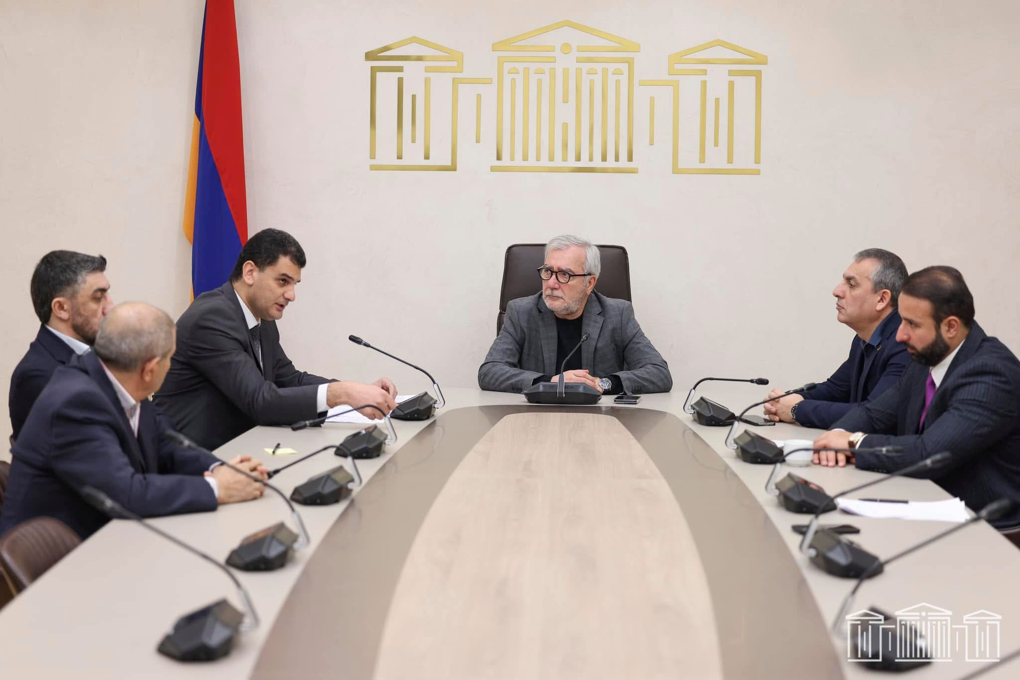 ԱԺ-ում քննարկվել են զինված ուժերի զինծառայողների բնակարանների ձեռքբերման մեխանիզմներին առնչվող հարցեր