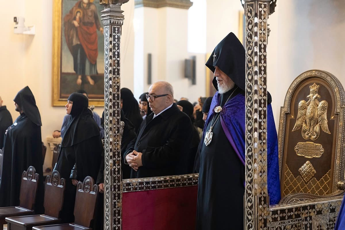Հոգևոր դասն ու ժողովուրդը միասնական աղոթք են բարձրացրել առ Աստված Ամենայն Հայոց Կաթողիկոսության անսասանության