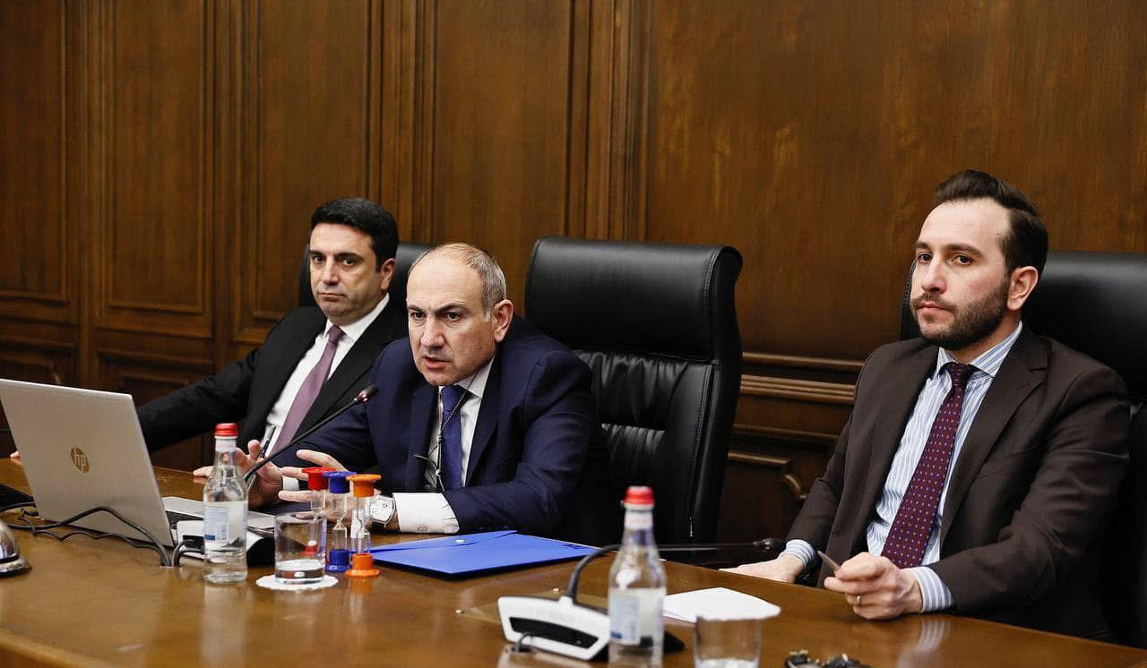 Նիկոլ Փաշինյանը ՔՊ խմբակցության հետ քննարկել է Ադրբեջանի հետ խաղաղության գործընթացը