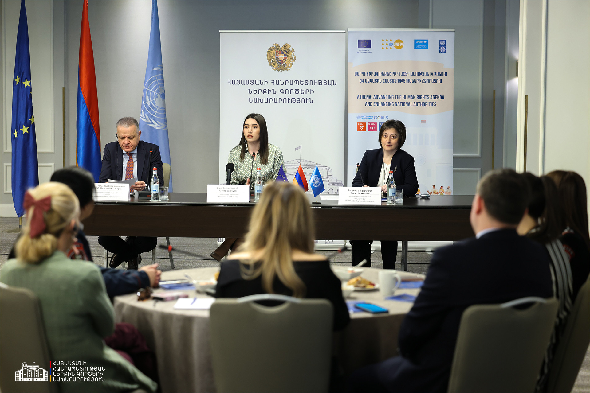 Յուրաքանչյուր կին ծառայող իր մոտեցմամբ և փորձով պետք է ոգեշնչի համակարգ ընդունվող ծառայողներին. ՆԳ նախարարը հանդիպել է նախարարության կին ծառայողների հետ