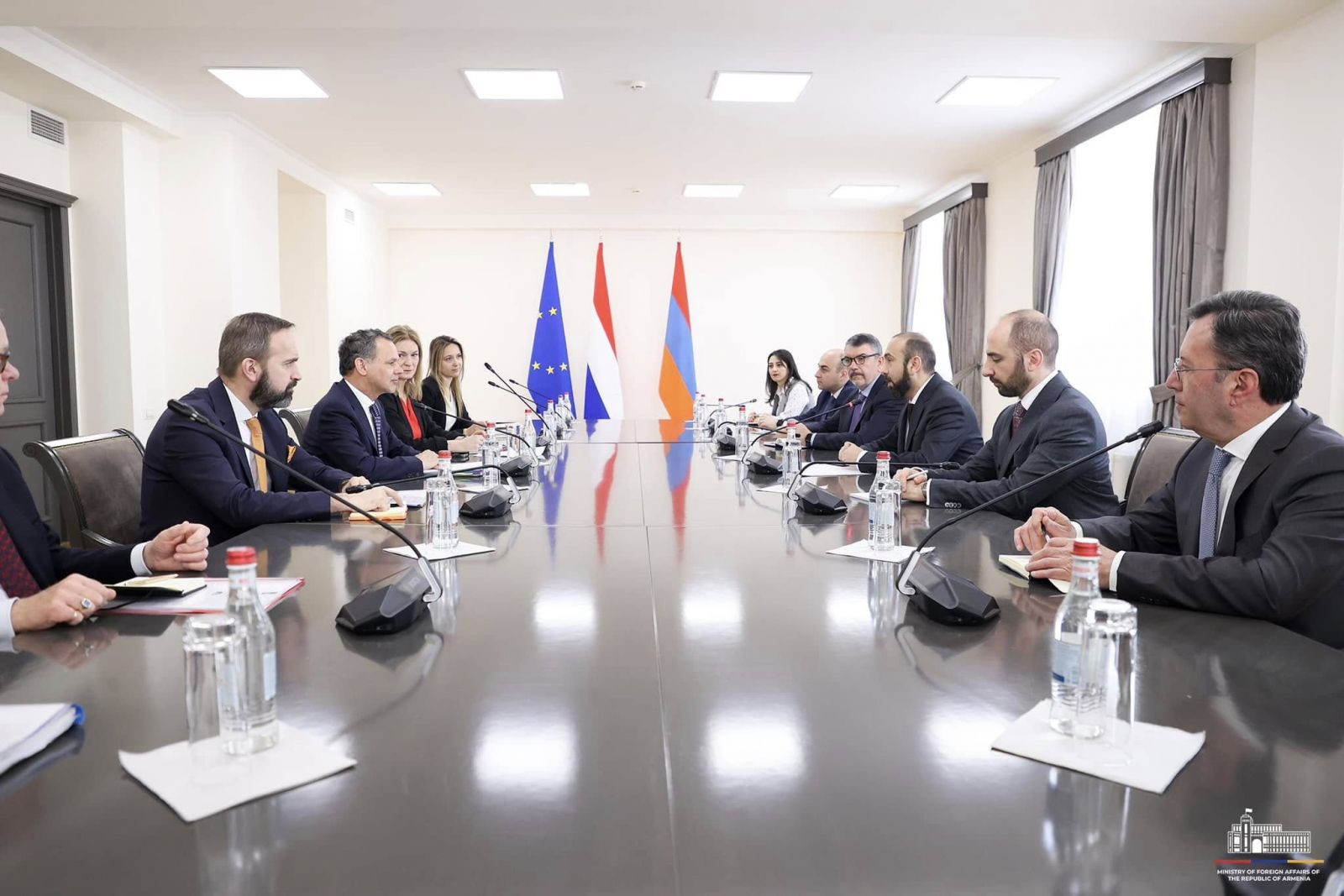 Մեկնարկել է ՀՀ և Նիդերլանդների ԱԳ նախարարների ընդլայնված կազմով հանդիպումը