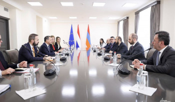 Մեկնարկել է ՀՀ և Նիդերլանդների ԱԳ նախարարների ընդլայնված կազմով հանդիպումը