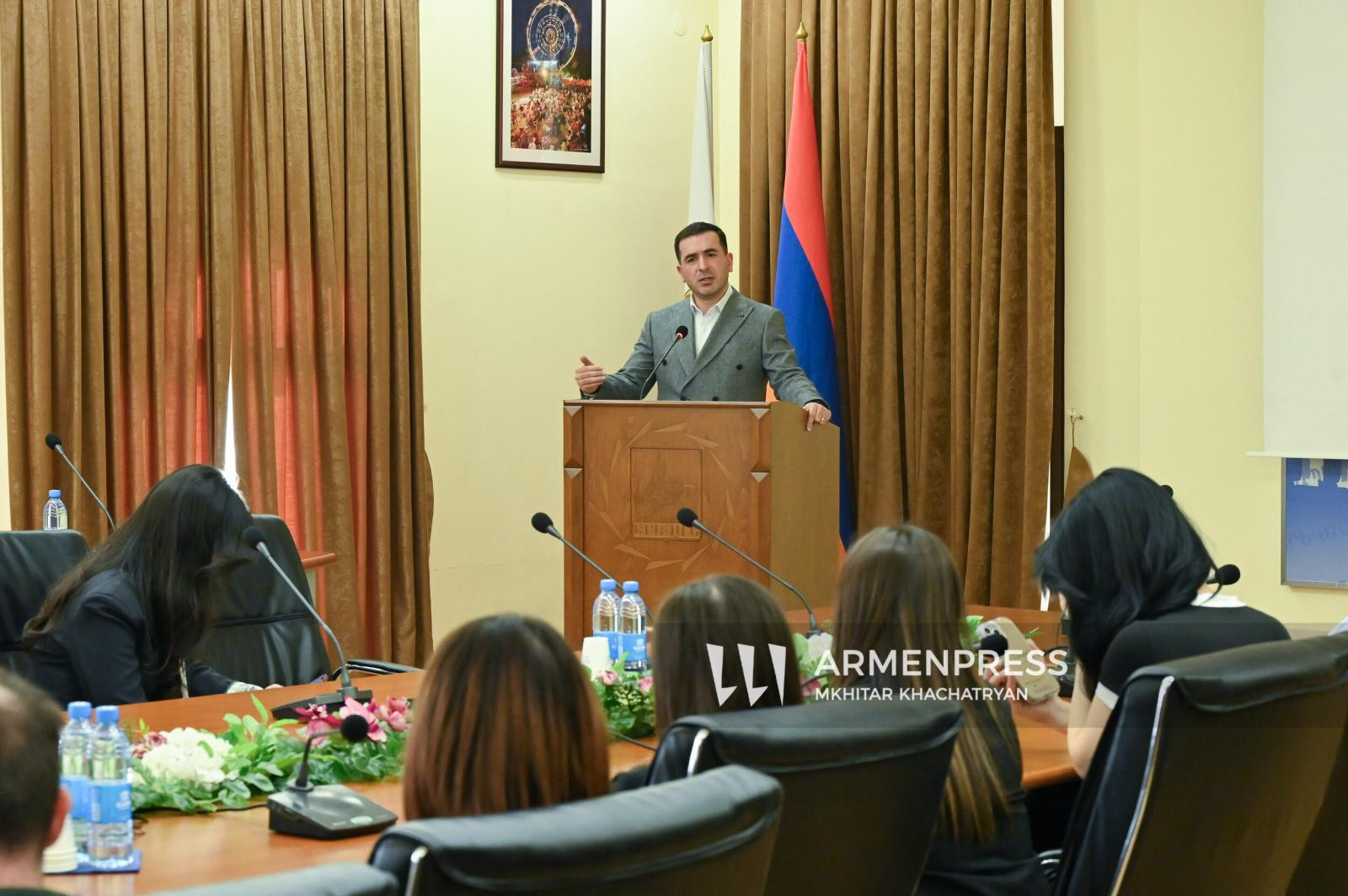 Ինչ-որ բան այնպես չէ, Երևանի քաղաքապետարանը վերջին ձերբակալություններում լուրջ խնդիրներ է տեսնում. Կոստանյան