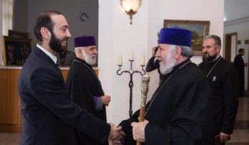 Մենք Կաթողիկոսին ռևանշիստ չենք համարում․ Արարատ Միրզոյան