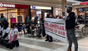 Տորոնտոյի հայ երիտասարդները Toronto Eaton Centre-ում և փողոցներում բարձրաձայնել են Բաքվից գերիների ազատ արձակման պահանջը (լուսանկարներ)