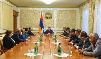 Արայիկ Հարությունյանը  քաղաքական խորհրդակցություններ է անցկացնում