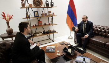 Այս խաղաղության պայմանագիրը սահմանում է մի շարք կարևոր դրույթներ, խոսում եմ տարածքային ամբողջականության փոխադարձ ճանաչման մասին. Միրզոյան