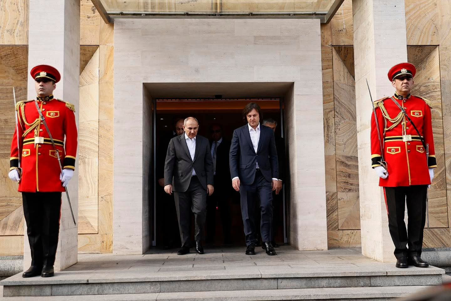 Թբիլիսիում տեղի է ունեցել Փաշինյանի և Կոբախիձեի առանձնազրույցը (տեսանյութ)