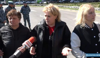 25 բնակիչ մի տուալետ ունի, ժամը վեցից տուալետի հերթ ա, մեկն ասում ա ` դուրս արի... . հարևանները դարձել են թշնամի տուալետի համար. Վարդաշենի բնակիչ (տեսանյութ)
