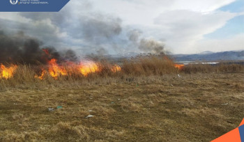 Երևանում, Հրազդան, Էջմիածին, Սիսիան, Տաշիր, Ալավերդի-Վանաձոր և այլ համայնքների ճանապարհներին հրդեհներ են բռնկվել