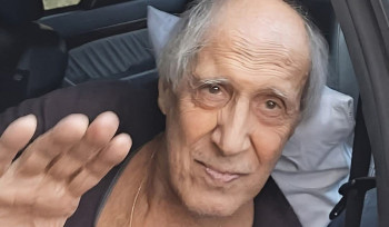 87-ամյա Չելենտանոն. մոխրագույն մազերով և առանց արևային ակնոցի