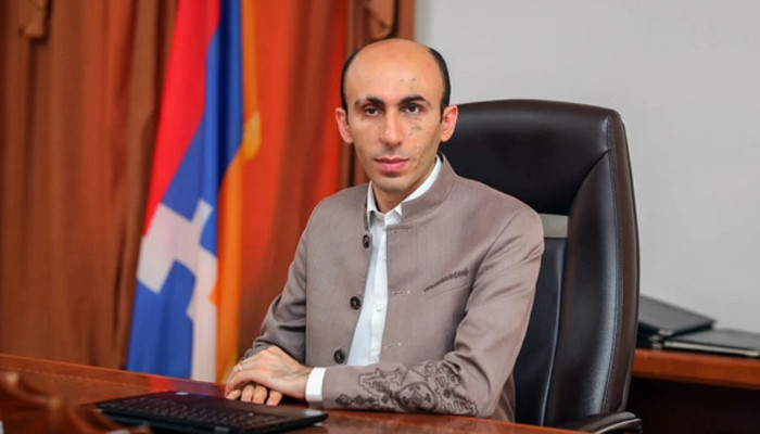 Ինչու՞ չեք ասում ճշմարտությունը, որ արցախյան կողմի պատվիրակությունը պատրաստ էր մեկնել Բրատիսլավա՝ անգամ առանց միջազգային երաշխիքի. Արտակ Բեգլարյանը հարցեր է ուղղել ԱԳՆ-ին