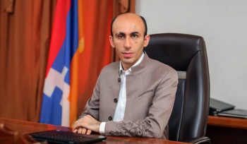 Ինչու՞ չեք ասում ճշմարտությունը, որ արցախյան կողմի պատվիրակությունը պատրաստ էր մեկնել Բրատիսլավա՝ անգամ առանց միջազգային երաշխիքի. Արտակ Բեգլարյանը հարցեր է ուղղել ԱԳՆ-ին