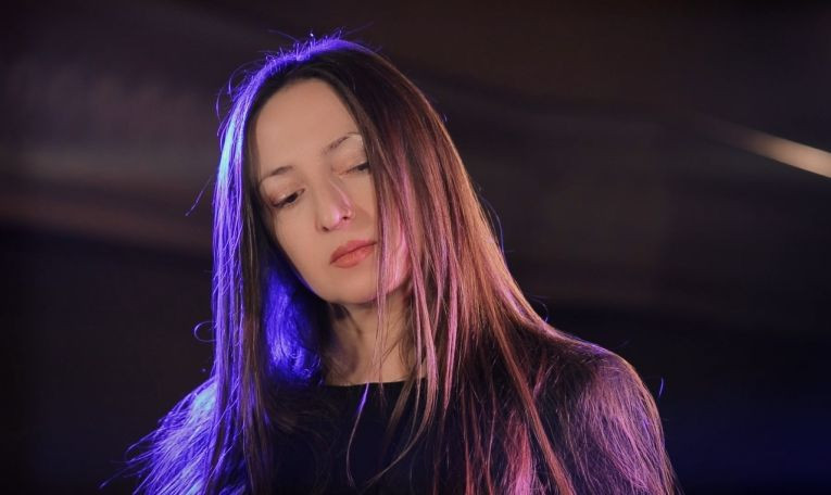 Արցախի կորուստը բոլորիս մեծ վերքն է և փոխանակ բուժենք վերքը, վերցնում ենք դանակներն ու խրում մեր սեփական սրտի մեջ. ովքե՞ր են մեզ դրդում էս խելագար ինքնասպանությանը. Լիլիթ Բլեյան