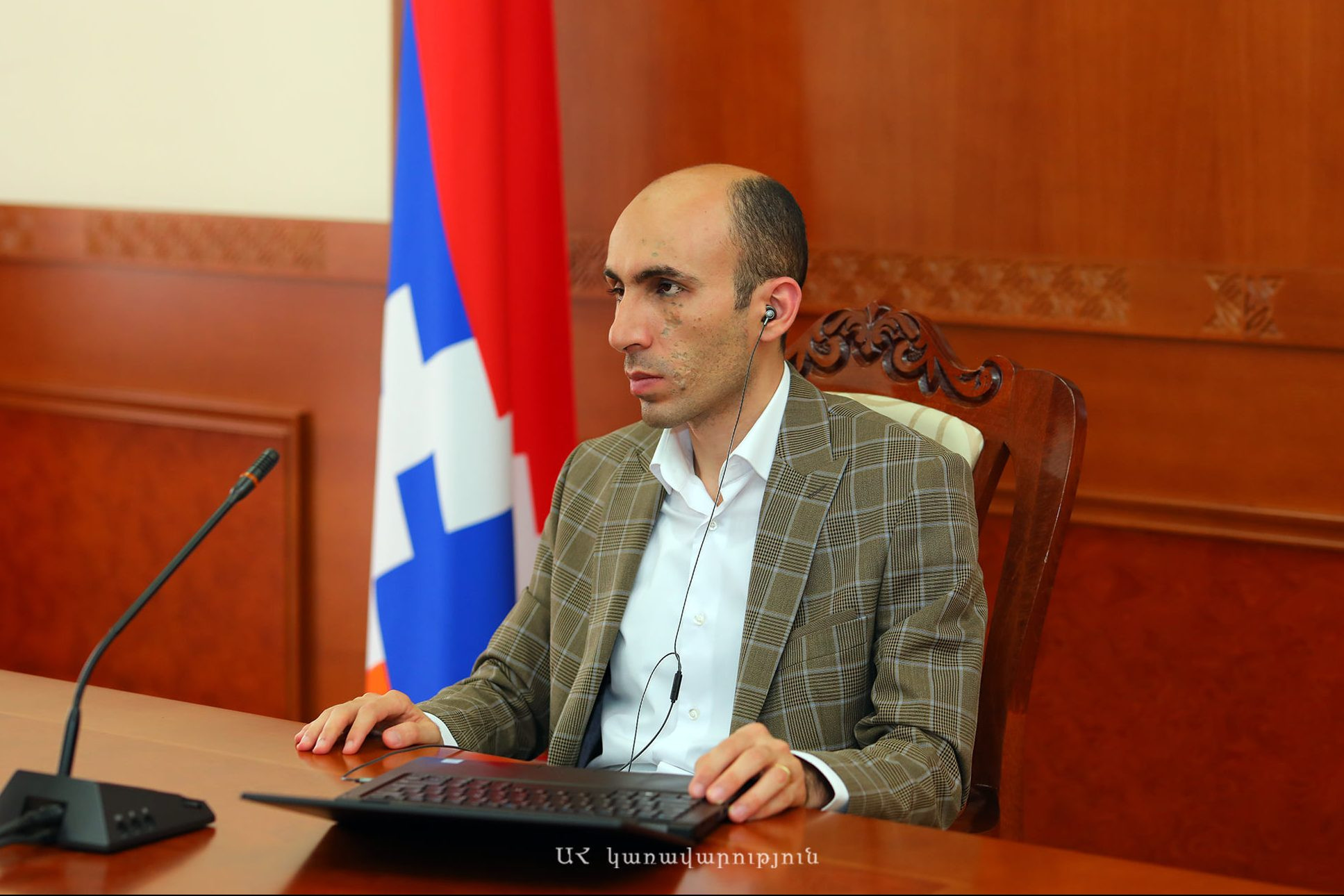 Այս իշխանությունները փոխանակ օգնեն տեղահանված արցախցիներին ամրանալ Մայր Հայաստանում և ամրացնել այն, մեզ դիտարկում են որպես «թշնամի»․ Արտակ Բեգլարյան