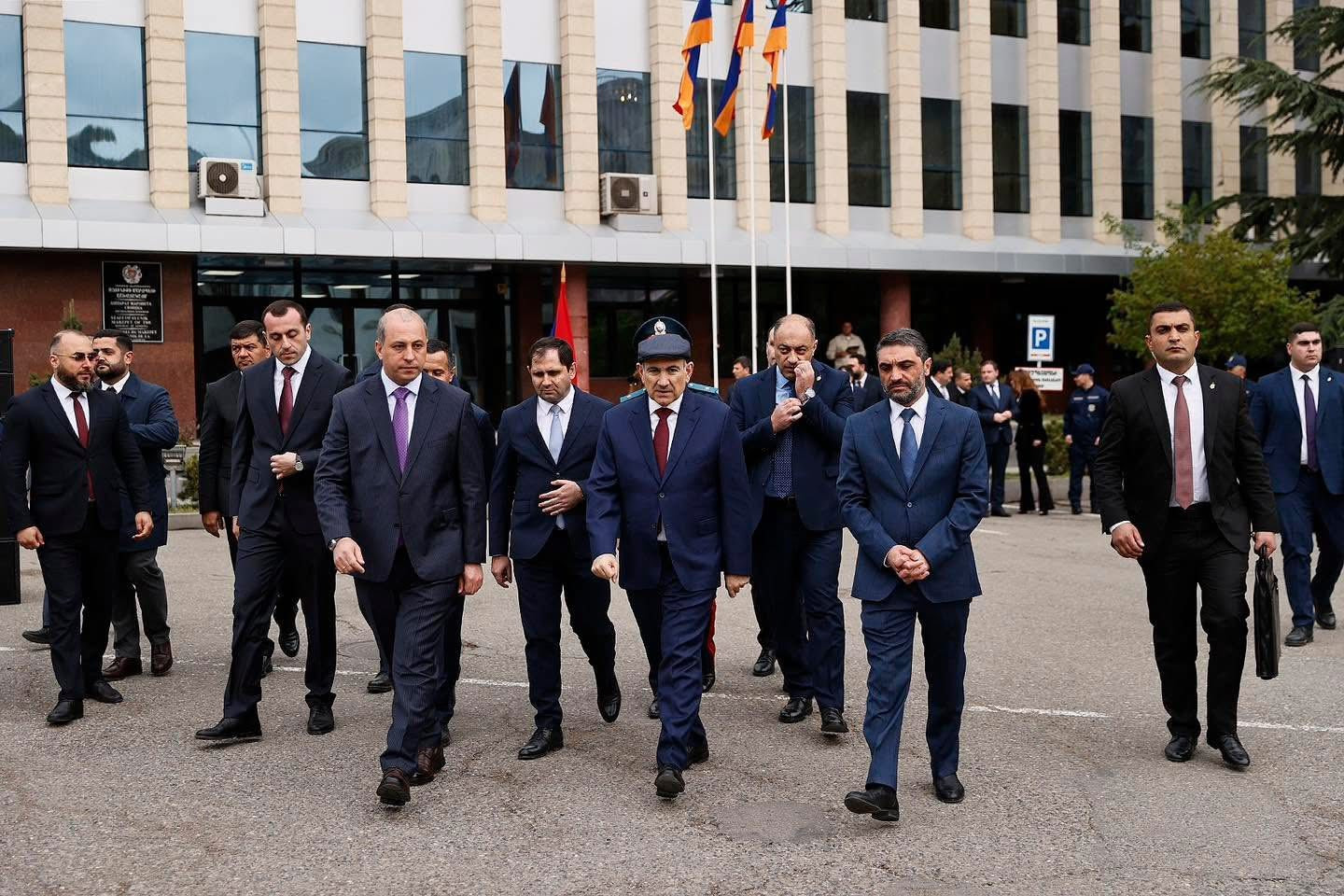 Եվ ես ուզում եմ համոզվել, որ Էկոպարեկային ծառայության աշխատակիցն, ունենալով նոր ավտոմեքենա, պետք է ունենա նաև նոր պատասխանատվություն, որպեսզի պահպանի Հայաստանի անտառը Հայաստանի քաղաքացիների համար. Փաշինյան