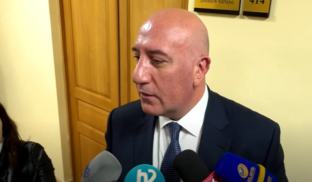 Ոչ նշանառու, անհասցե, սակավաթիվ կրակոցներ են, սահմանին իրավիճակը հարաբերական կայուն է․ ՊՆ փոխնախարար