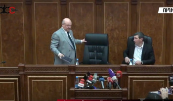 Գյումրիի նորընտիր ավագանու առաջին նիստն՝ ուղիղ