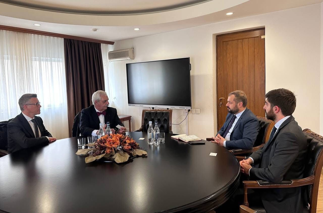 Գևորգ Պապոյանն ընդունել է ֆրանսահայ հայտնի գործարար Արմեն Պետրոսյանին