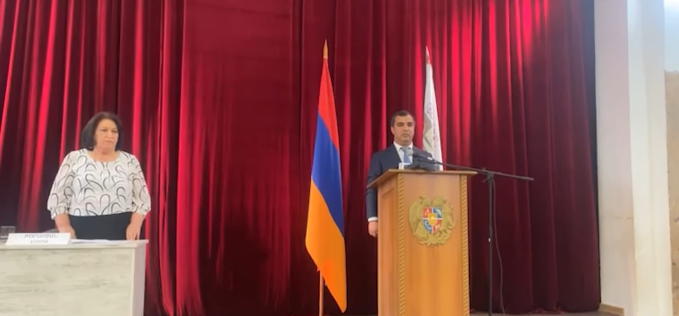 Վալոդյա Գրիգորյանը երդմամբ ստանձնել է Փարաքարի համայնքապետի պաշտոնը