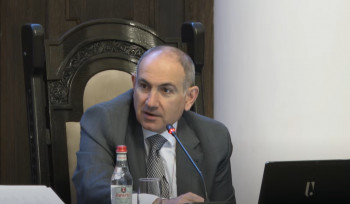 Մեր երկրում կա այդպիսի երևույթ, որ պիտի սև շոր հագնես, ծիծակ կոշիկ հագնես, որովհետև դրանից դուրս կասեն՝ էս ինչի՞ ա սենց․ Նիկոլ Փաշինյան