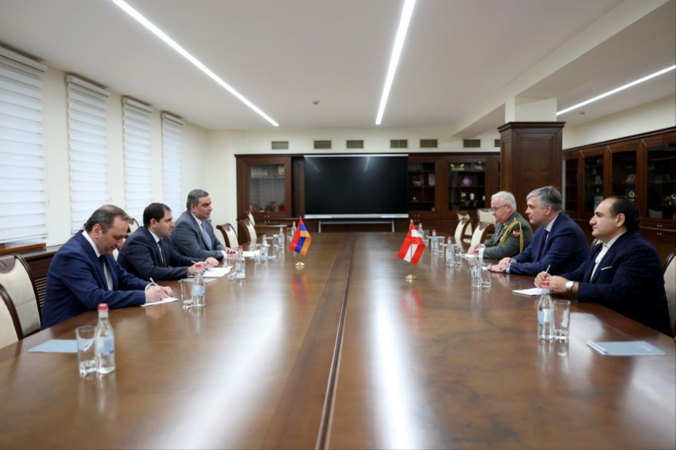 Պապիկյանը ավստրիացի գործընկերոջ հետ քննարկել է պաշտպանության բնագավառում համագործակցության հեռանկարները