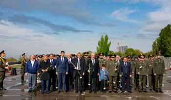 ՀՀ ՊՆ, ԶՈՒ և ԶՈՒ ԳՇ ղեկավար կազմն այցելել է Ծիծեռնակաբերդ (լուսանկարներ)