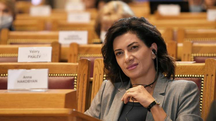 Աննա Հակոբյանի ակտիվությունը նյարդայնացնում է պետական պաշտոնյաներին. պահանջում են պատվի արժանացնել այնպես, ինչպես ամուսնուն. «Հրապարակ»