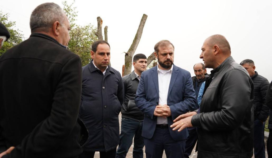 Նախարարները գիշերել են Խնածախ գյուղում