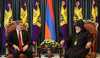 Վրաստանը պատրաստ է աջակցել տարածաշրջանային երկխոսությանը. Կավելաշվիլին հանդիպել է Ամենայն Հայոց Կաթողիկոսի հետ