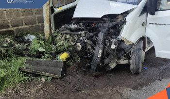 Թիվ 48 երթուղին սպասարկող «GAZelle»-ը բախվել է գազատար խողովակին. հինգ մարդ վիրավոր է
