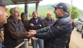 Երրորդ ձեռքսեղմումը, եղբայր, քեզ էի ման գալիս, վերջապես մի մարդ կա, ինձ հասկանում ա. Փաշինյանն` Իծաքարի բնակչին (տեսանյութ)
