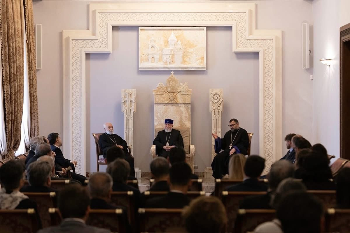 Ամենայն Հայոց Կաթողիկոսն ընդունել է Մարսելի քաղաքապետի գլխավորած պատվիրակությանը