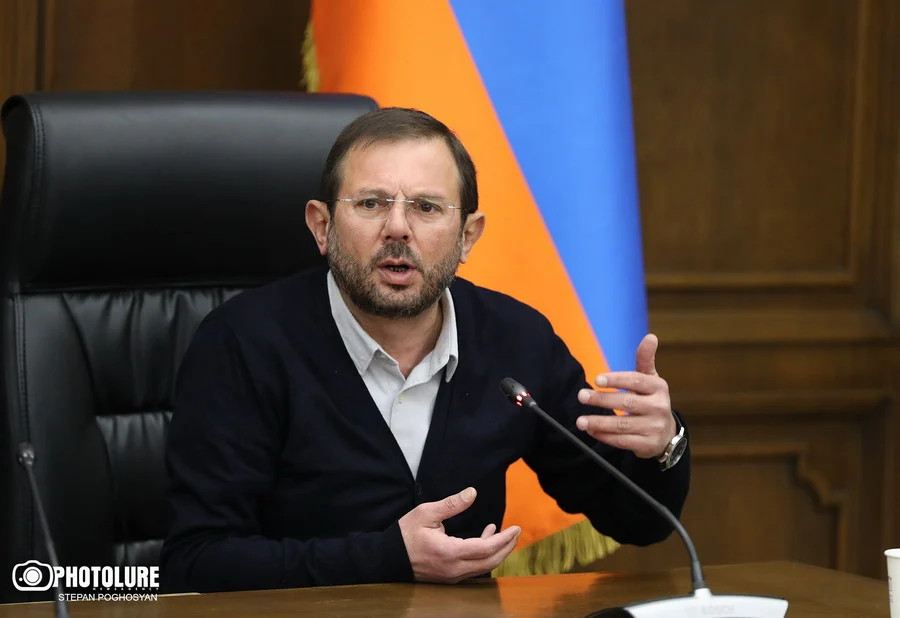 Գեղամ Մանուկյանն առաջարկում է առանց ատեստավորման բարձրացնել զինվորականների աշխատավարձերը