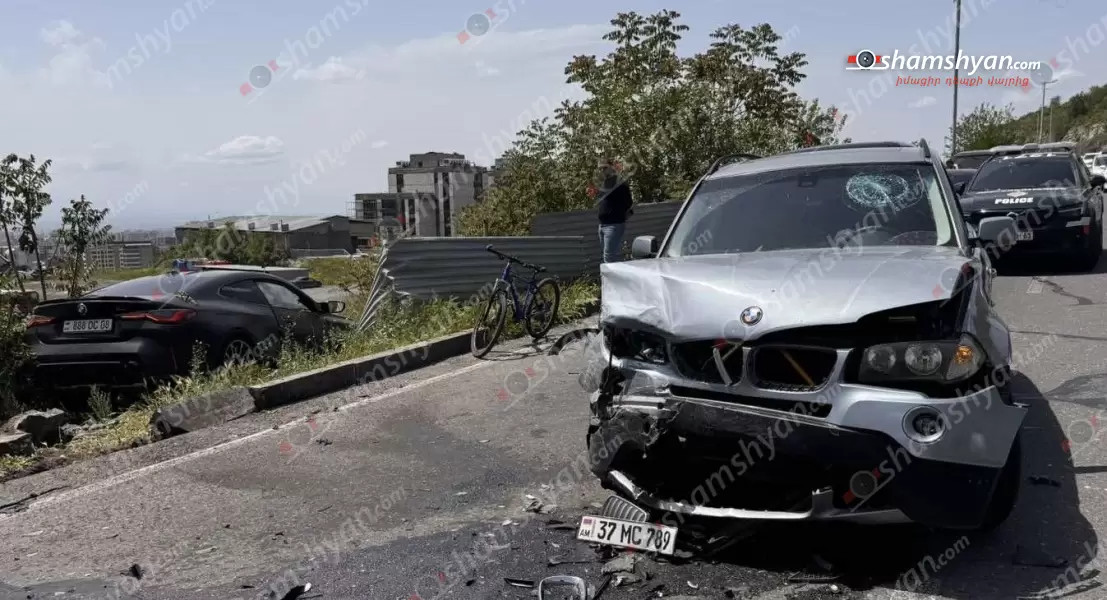 Սարալանջի փողոցում բախվել են 2 BMW-ները, դրանցից մեկը կոտրել է երկաթե թիթեղն ու հայտնվել փոսում. վթարի պատճառը հայտնի է