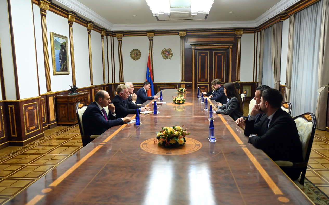 Վահագն Խաչատուրյանն ընդունել է Մարսելի քաղաքապետ Բենուա Պայանի գլխավորած պատվիրակությանը