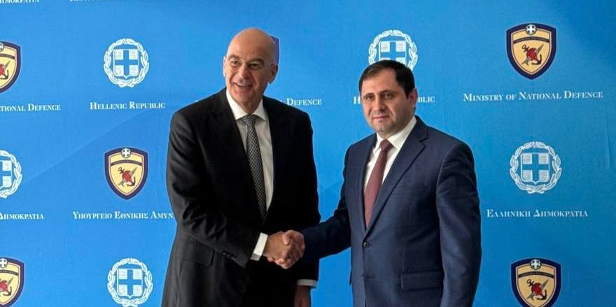 Սուրեն Պապիկյանը հանդիպել է Հունաստանի ազգային պաշտպանության նախարարի հետ